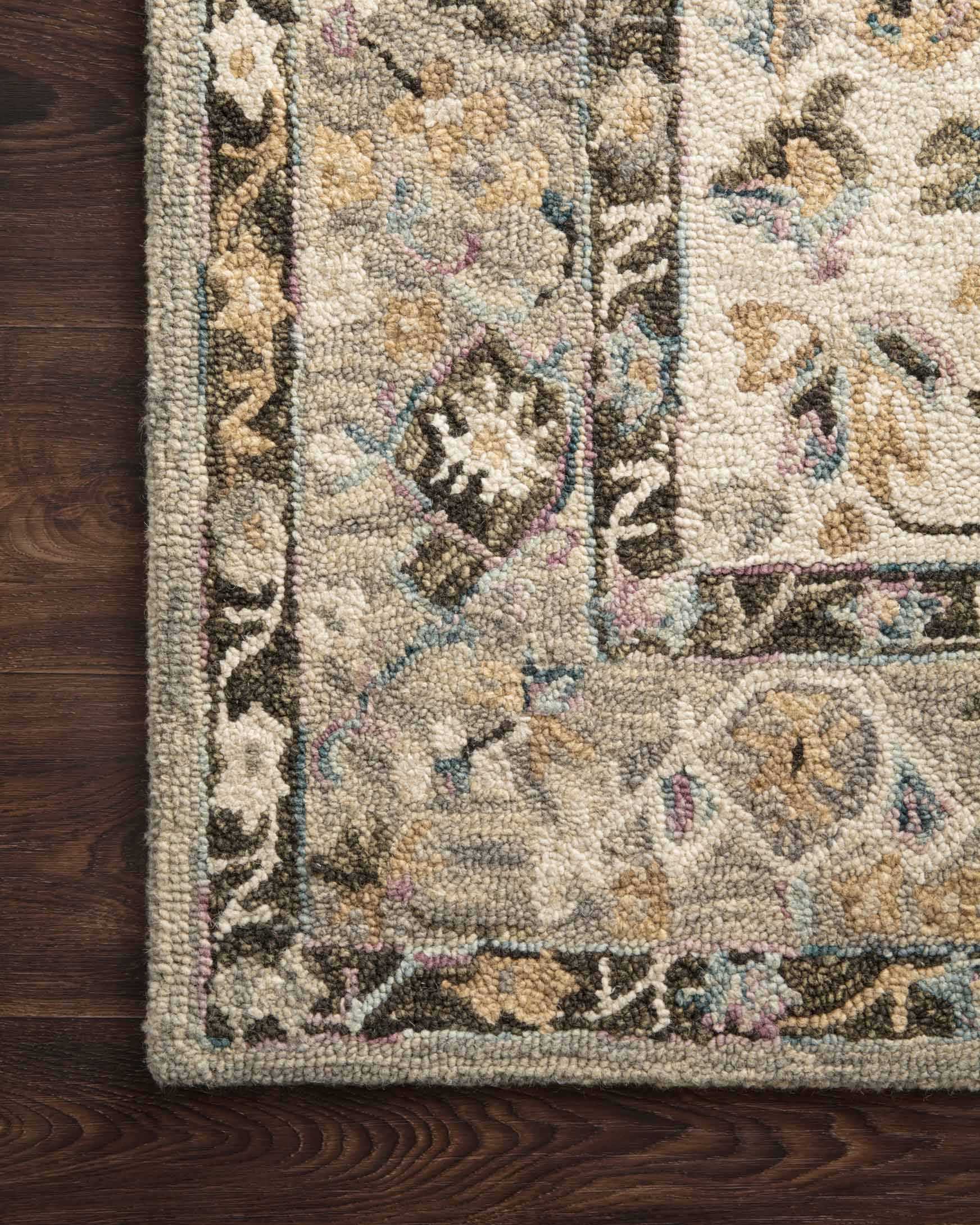 Loloi II Beatty Collection - Traditional Hooked Rug in Grey & Ivory (BEA-01) - Image 5